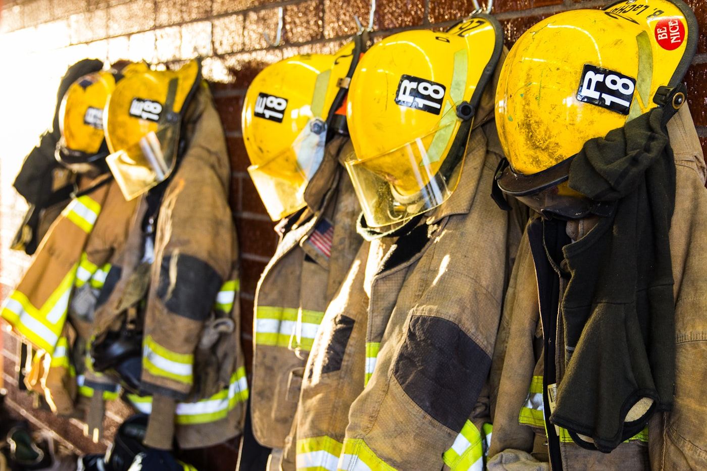 Firefighter breathing apparatus and kit in storage