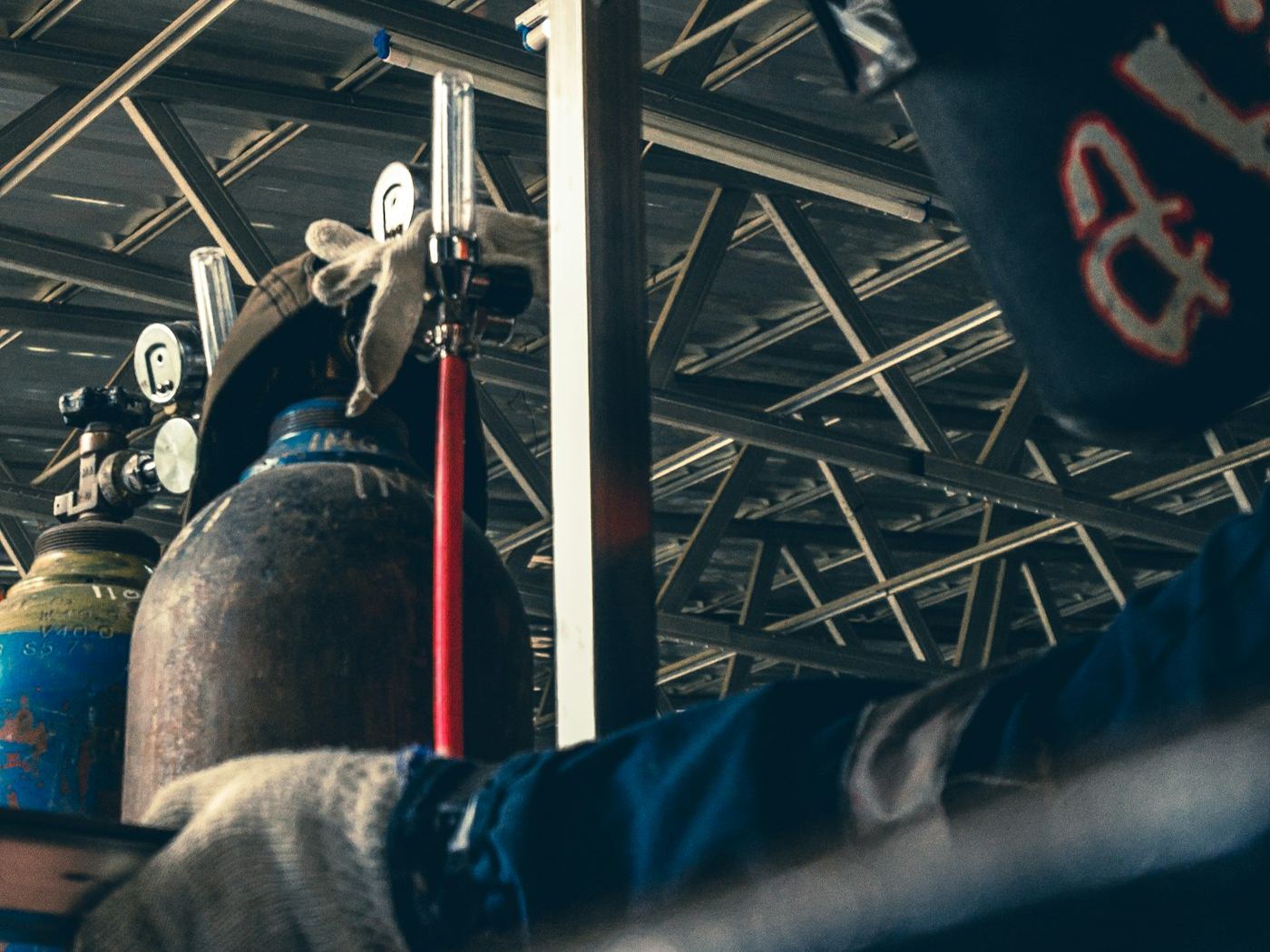 Technician at work in the cylinder workshop